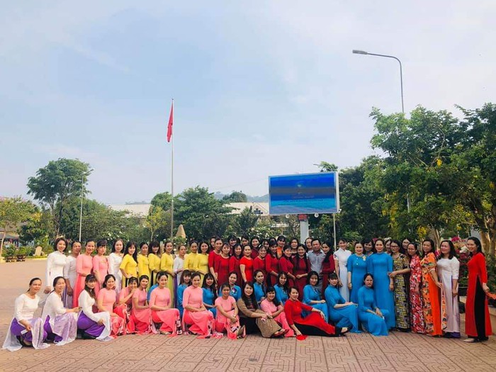 Hơn 8.000 phụ nữ vùng cao nguyên đất đỏ thướt tha tà áo dài Việt - Ảnh 3.