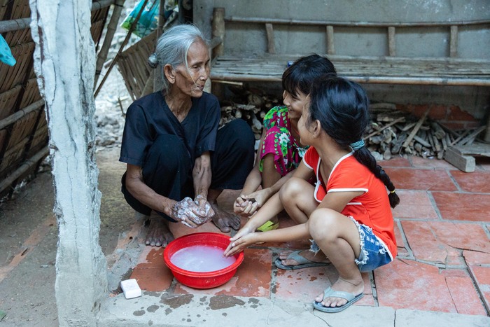 UNICEF cứu trợ phòng chống dịch Covid-19 cho hơn 340.000 người tại Việt Nam - Ảnh 2.