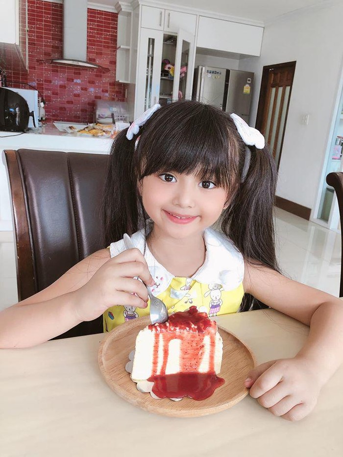 Hoa hậu nhí Thái Lan 6 tuổi cũng đã make-up đậm đà, 
đi giày cao gót tựa quý bà - Ảnh 10.