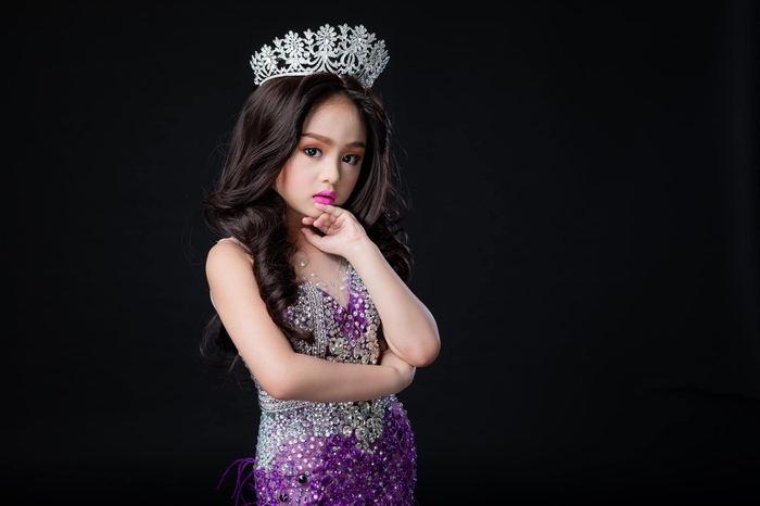 Hoa hậu nhí Thái Lan 6 tuổi cũng đã make-up đậm đà, 
đi giày cao gót tựa quý bà - Ảnh 6.