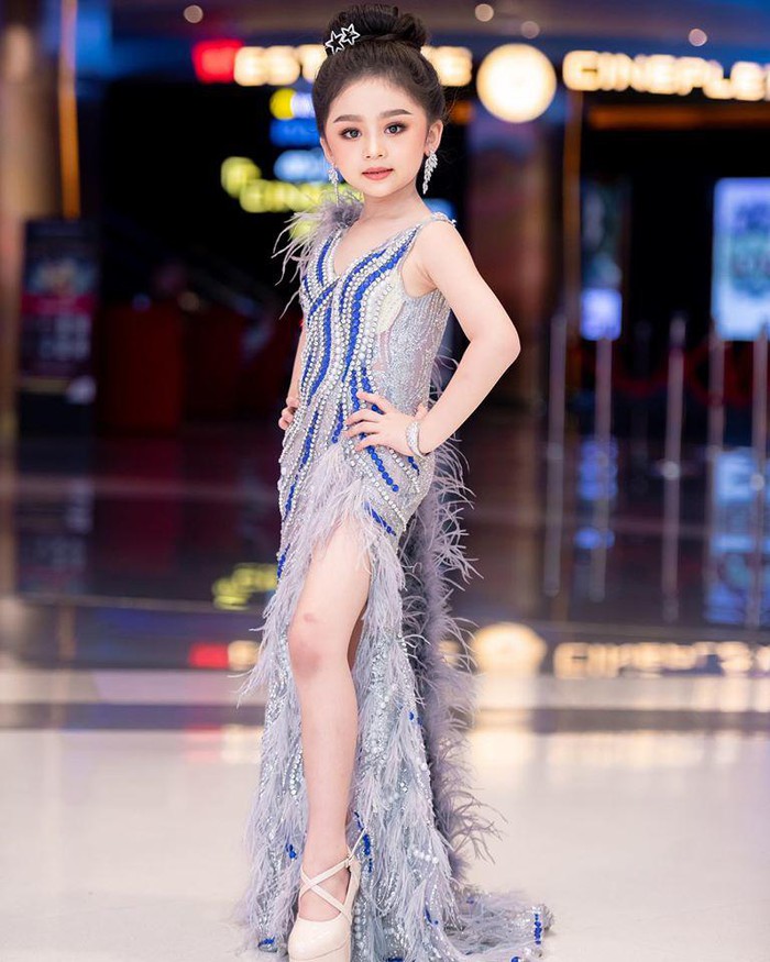 Hoa hậu nhí Thái Lan 6 tuổi cũng đã make-up đậm đà, 
đi giày cao gót tựa quý bà - Ảnh 7.