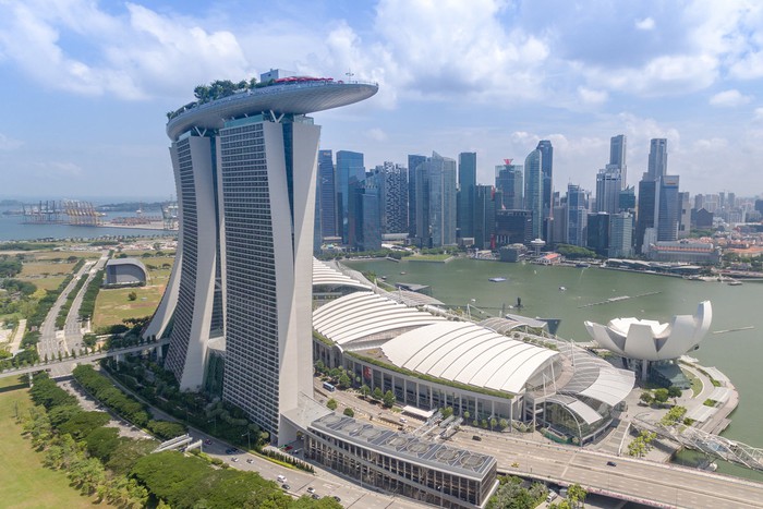 Singapore bắt đầu nối lại du lịch thiết yếu - Ảnh 1.