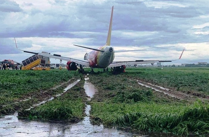 Tàu bay VietJet trượt khỏi đường băng Tân Sơn Nhất - Ảnh 3.