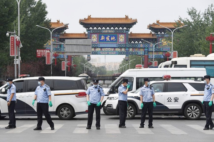 Trung Quốc phong tỏa thêm 10 khu vực ở Bắc Kinh để ngăn chặn Covid-19 - Ảnh 2.