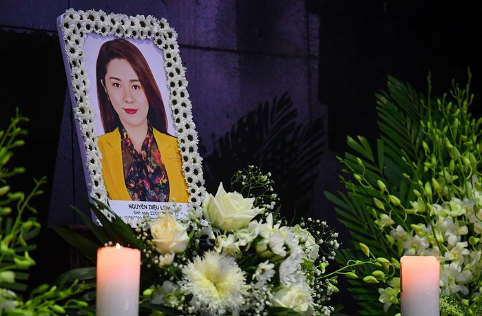 Đám tang nữ MC VTVCab 29 tuổi qua đời: Mẹ ruột ngất xỉu, đồng nghiệp nghẹn ngào tiếc thương - Ảnh 2.