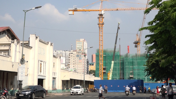 Nếu không thay đổi, chợ Bến Thành sẽ khó cạnh tranh  với những trung tâm mua sắm đã và đang mọc lên tại khu vực trung tâm tp Hồ Chí Minh