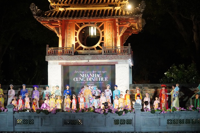 Những “siêu mẫu nhí” mặc áo dài tại sự kiện trình diễn “Áo dài - Di sản văn hóa Việt Nam” - Ảnh 18.