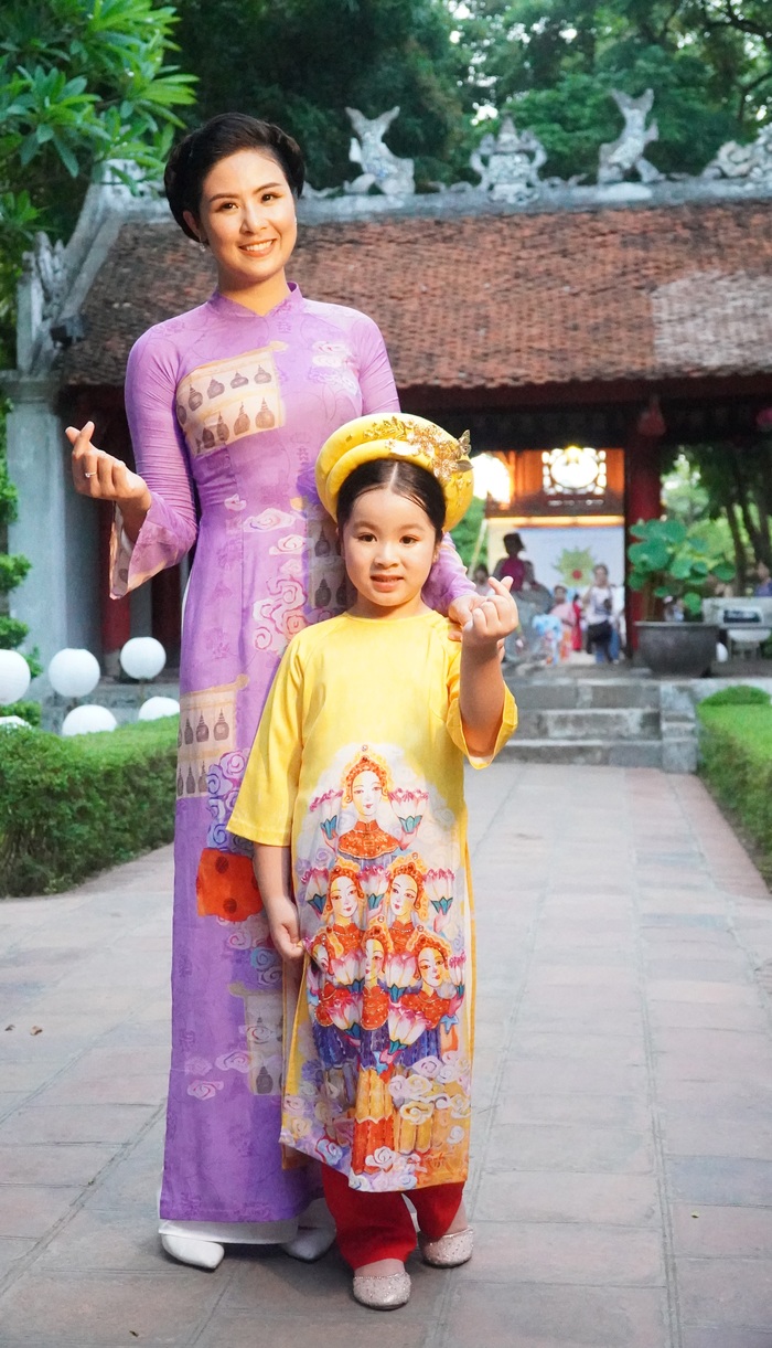 Những “siêu mẫu nhí” mặc áo dài tại sự kiện trình diễn “Áo dài - Di sản văn hóa Việt Nam” - Ảnh 1.