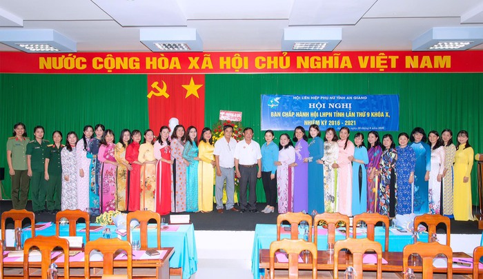Đồng chí Lê Bích Phượng được bầu làm Chủ tịch Hội LHPN tỉnh An Giang nhiệm kỳ 2016-2021 - Ảnh 1.