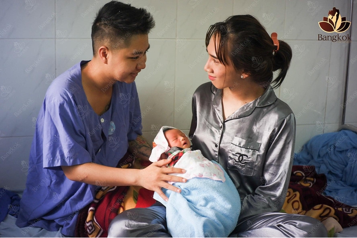 “Người đàn ông mang bầu” đầu tiên ở Việt Nam: Quên hết đớn đau khi nghe con khóc chào đời - Ảnh 1.