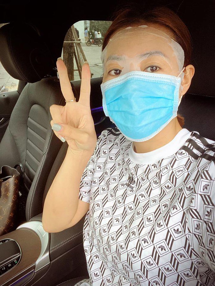 Bận rộn chăm con, Ốc Thanh Vân, Thanh Hương đắp mặt nạ dưỡng da khi lái xe - Ảnh 6.