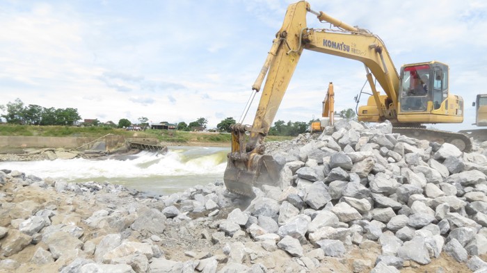 Hơn 6 ngàn hộ dân ở Nghệ An thiếu nước sinh hoạt do sự cố vỡ đập tràn - Ảnh 2.