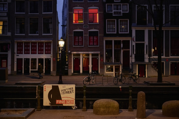 Ngành mại dâm ế ẩm sau dịch Covid-19, Amsterdam theo đuổi du lịch “sạch” - Ảnh 3.