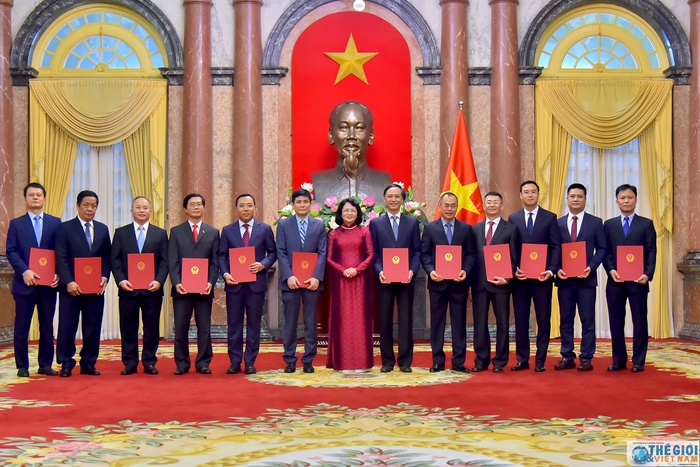 Trao quyết định bổ nhiệm Đại sứ Việt Nam tại nước ngoài nhiệm kỳ 2020-2023 lần thứ nhất - Ảnh 1.