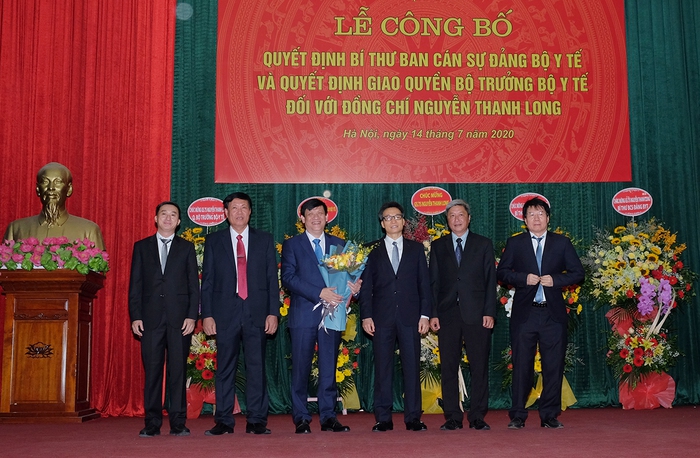 Trao quyết định bổ nhiệm ông Nguyễn Thanh Long là quyền Bộ trưởng Y tế - Ảnh 1.