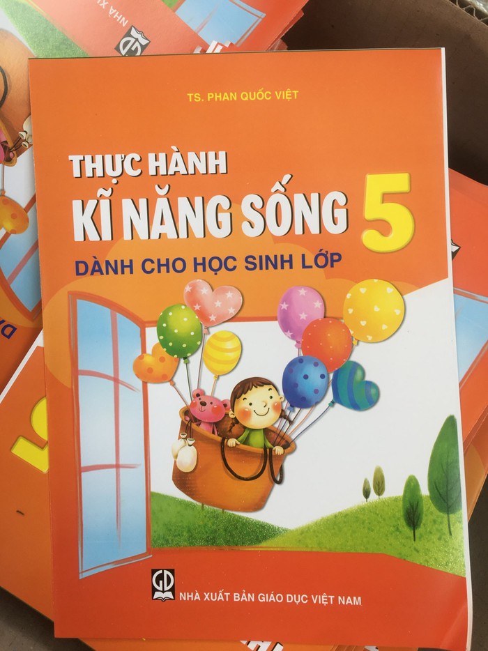 2,3 tấn sách mang tên NXB Giáo dục Việt Nam có dấu hiệu in lậu: Cẩn trọng khi mua SGK mới - Ảnh 2.