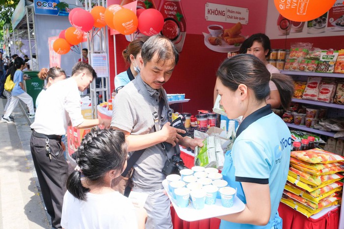 Chương trình kích cầu “Tự hào hàng Việt Nam” lớn nhất trong năm chính thức bắt đầu - Ảnh 2.