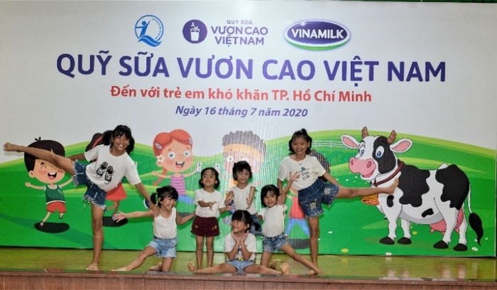 Quỹ sữa Vươn cao Việt Nam và Vinamilk tiếp tục hành trình kết nối yêu thương tại TP.HCM - Ảnh 1.