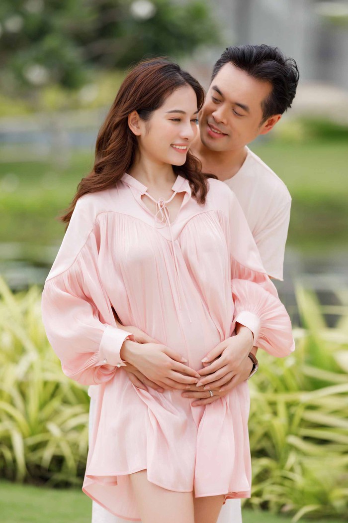 Vợ Dương Khắc Linh mang thai đôi mới hơn 5 tháng bụng đã to như sắp sinh - Ảnh 7.