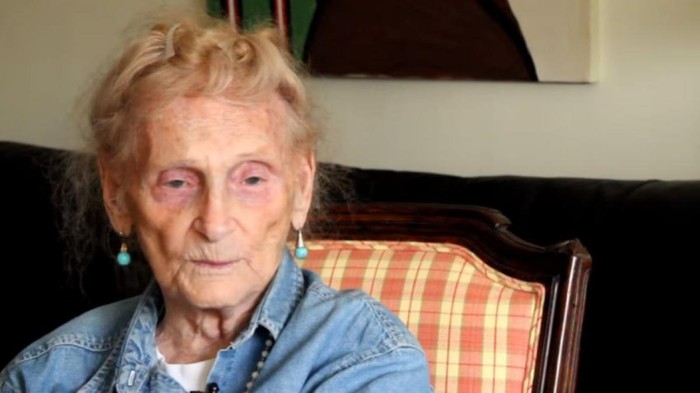 Cụ bà lập kỷ lục Guinness khi thực hiện chuyến bay ở tuổi 100 - Ảnh 1.
