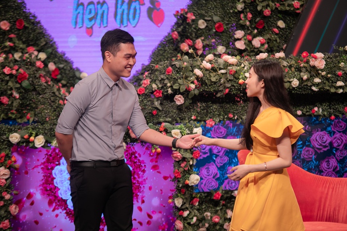 Hồng Vân - Quyền Linh phấn khích khi xuất hiện cặp đôi trai tài gái sắc - Ảnh 2. Hồng Vân - Quyền Linh phấn khích khi xuất hiện cặp đôi trai tài gái sắc - Ảnh 2.