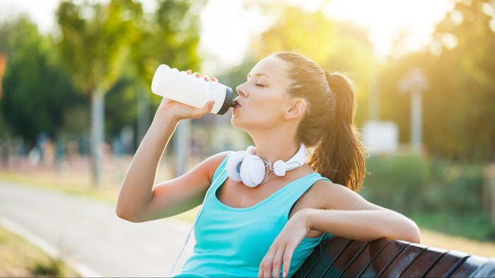 Chuyên gia chỉ 6 quy tắc khi uống nước vào mùa hè bắt buộc phải nhớ kẻo rước họa - Ảnh 3.