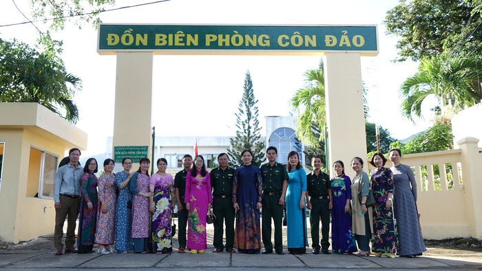 Đoàn công tác Hội LHPN Việt Nam thăm, tặng quà Đồn Biên phòng Côn Đảo