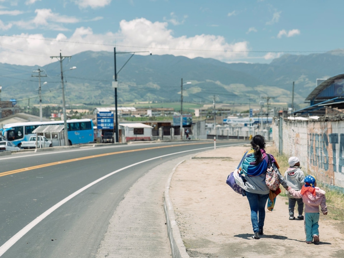 Số phận khốn cùng của phụ nữ, trẻ em tị nạn Venezuela - Ảnh 2.