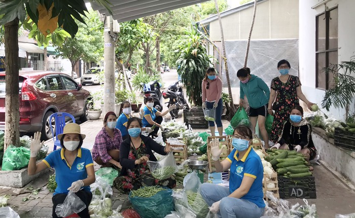 Ấm lòng những suất ăn đêm gửi các lực lượng chống dịch Covid-19 ở Đà Nẵng - Ảnh 1.