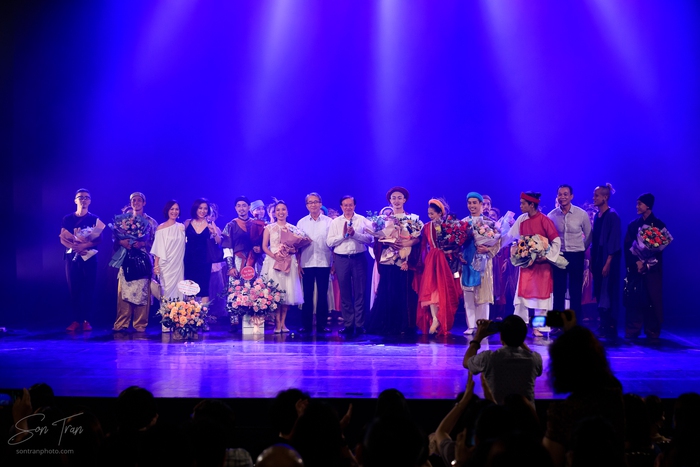 Lãnh đạo Bộ Văn hóa, Thể thao & Du lịch và Hội Nghệ sĩ Múa Việt Nam chúc mừng thành công của vở diễn