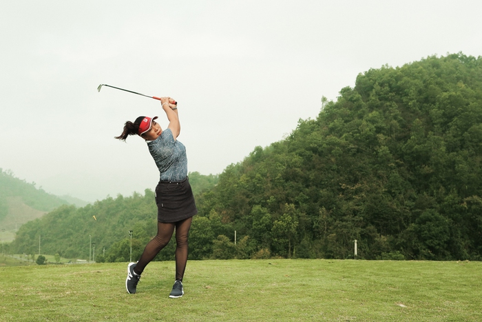 Nữ huấn luyện viên thổi tình yêu golf vào thế hệ nhí  - Ảnh 2.