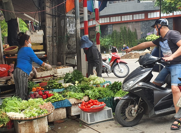 Thịt lợn giảm tới 10.000 đồng/kg, rau xanh tăng giá mạnh  - Ảnh 2.