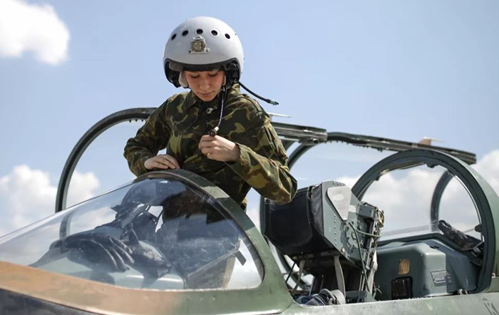Yêu bầu trời: Các nữ phi công Nga chuẩn bị cho những chuyến bay trong tương lai - Ảnh 1.