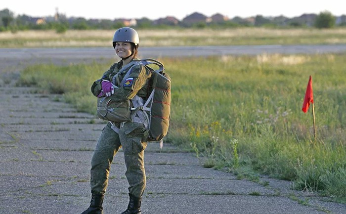 Yêu bầu trời: Các nữ phi công Nga chuẩn bị cho những chuyến bay trong tương lai - Ảnh 3.