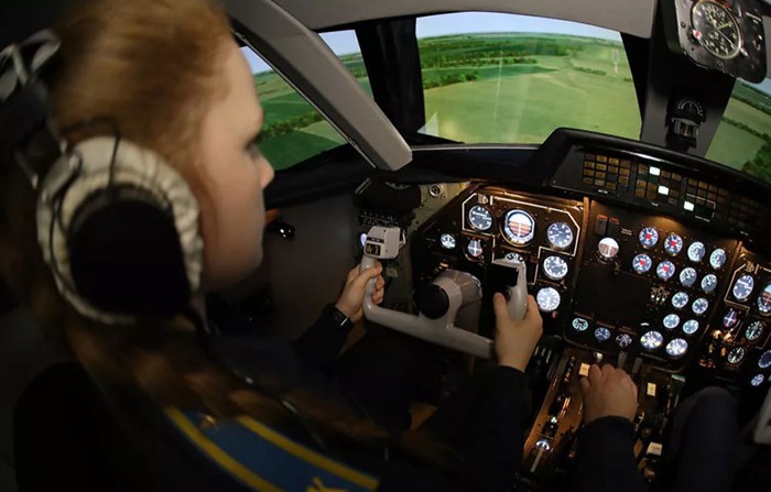 Yêu bầu trời: Các nữ phi công Nga chuẩn bị cho những chuyến bay trong tương lai - Ảnh 4.