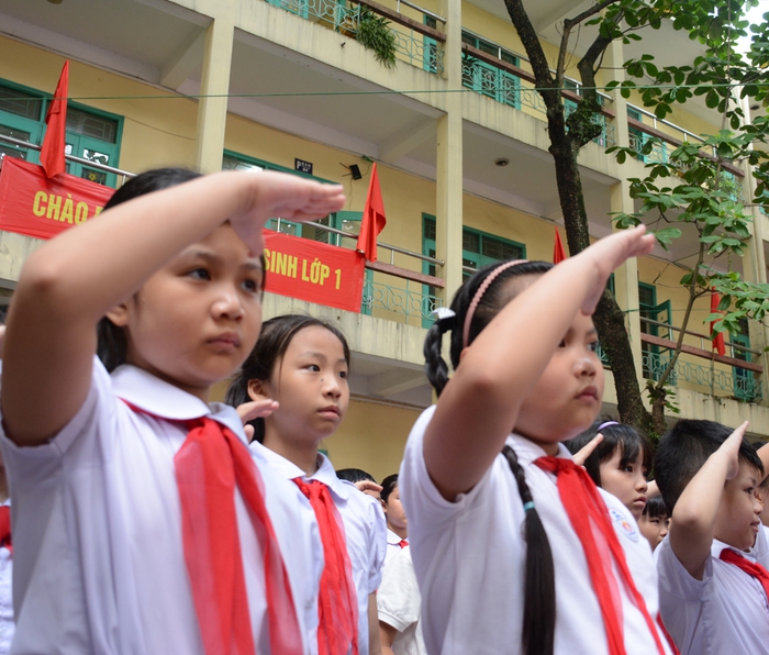 Nghi thức chào cờ của học sinh Trường tiểu học Quang Trung (Hoàn Kiếm, Hà Nội). Ảnh: QT