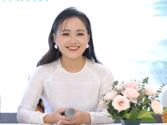 Ca sĩ Nguyễn Phương Thanh trong buổi ra mắt album được tổ chức trực tuyến