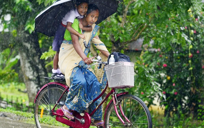 Tặng xe đạp để nữ sinh tiếp tục giấc mơ học đại học » Báo