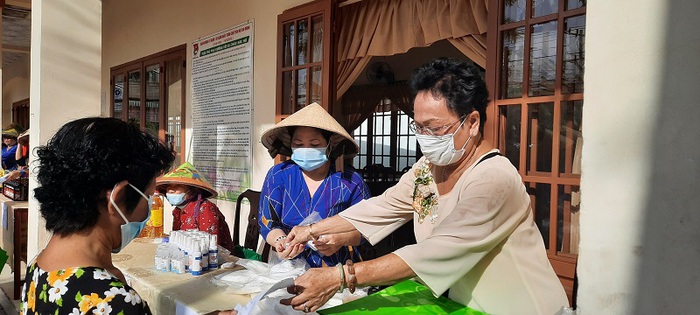 Bình Dương: “Siêu thị 0 đồng” chia sẻ với hội viên phụ nữ khó khăn - Ảnh 5.