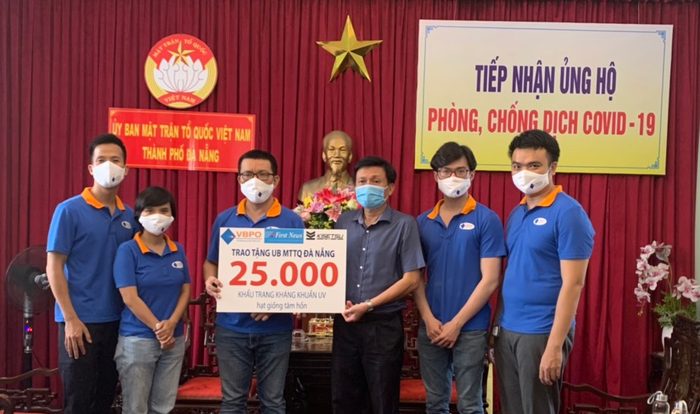 25.000 khẩu trang vải kháng khuẩn được trao tặng cho Đà Nẵng - Ảnh: First News