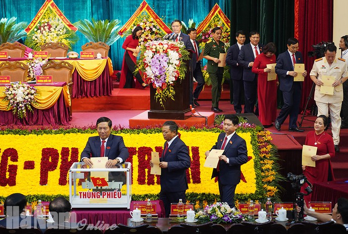 Đồng chí Lê Thị Thủy được bầu làm Bí thư Tỉnh ủy Hà Nam khóa XX - Ảnh 1.