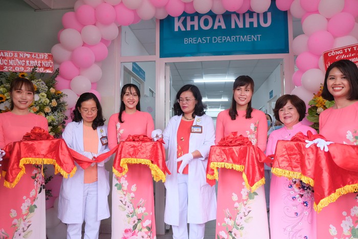 Bệnh viện Hùng Vương thành lập khoa Nhũ và khoa Di truyền y học - Ảnh 1.