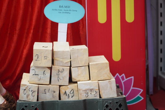 Khai mạc các gian trưng bày giới thiệu sản phẩm của hội viên, phụ nữ tỉnh Hà Giang - Ảnh 9.
