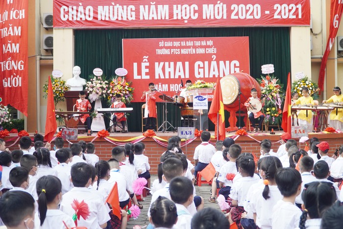 Những hình ảnh xúc động trong ngày khai giảng tại “ngôi trường đặc biệt” ở Hà Nội - Ảnh 15.