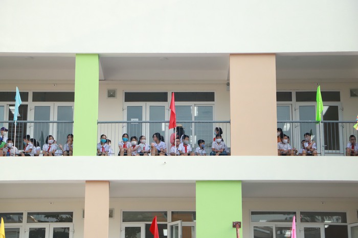 Học sinh Hà Nội đón lễ khai giảng giữa mùa Covid-19 - Ảnh 6.