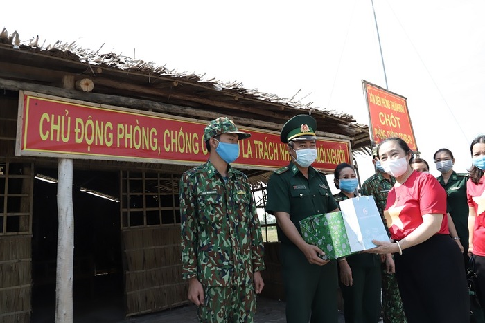 Hội LHPN Việt Nam tiếp tục hành trình “Tết yêu thương” ở Long An - Ảnh 7.