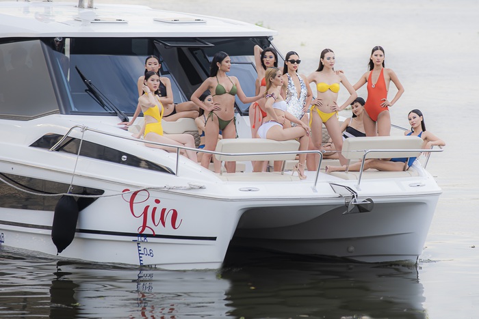 Siêu mẫu Hà Anh diện bikini, đi du thuyền 13 tỷ - Ảnh 3.