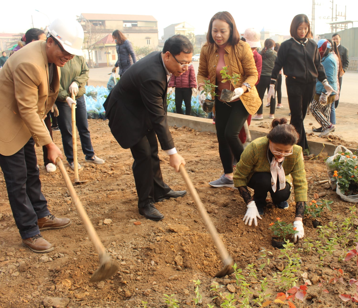 Phú Thọ: Hơn 100 hội viên phụ nữ tham gia xây dựng “Vườn hoa phụ nữ” chào mừng Đại hội đại biểu phụ nữ  - Ảnh 1.