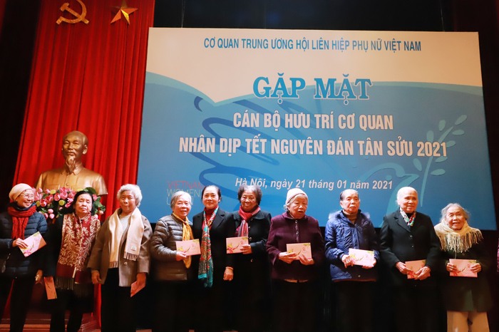 Gặp mặt cán bộ hưu trí cơ quan TW Hội LHPN Việt Nam dịp Xuân Tân Sửu 2021 - Ảnh 5.