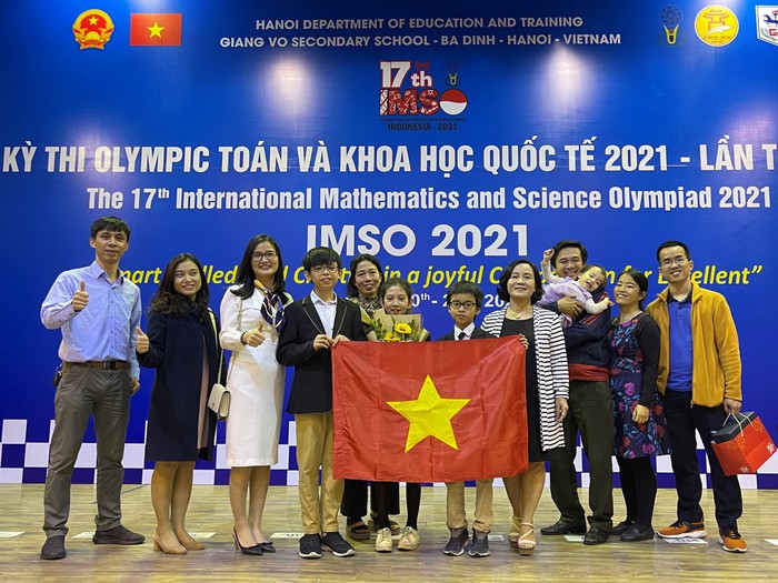 Học sinh Hà Nội đạt 20 huy chương kỳ thi Olympic Toán và Khoa học quốc tế 2021 - Ảnh 1.